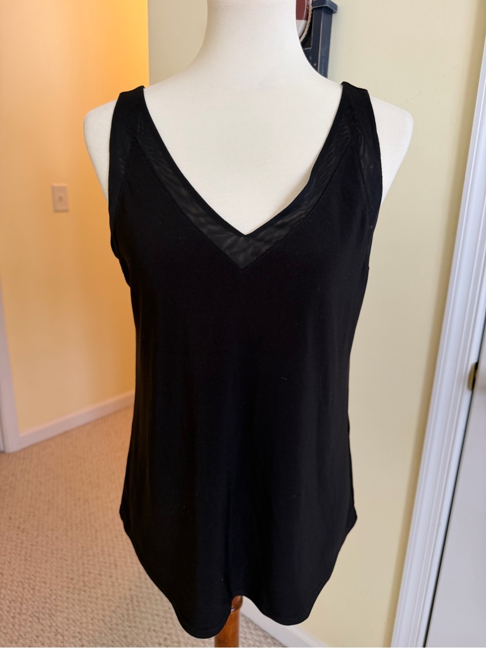 White House Black V-Neck Sleeveless Women's Tank Top
